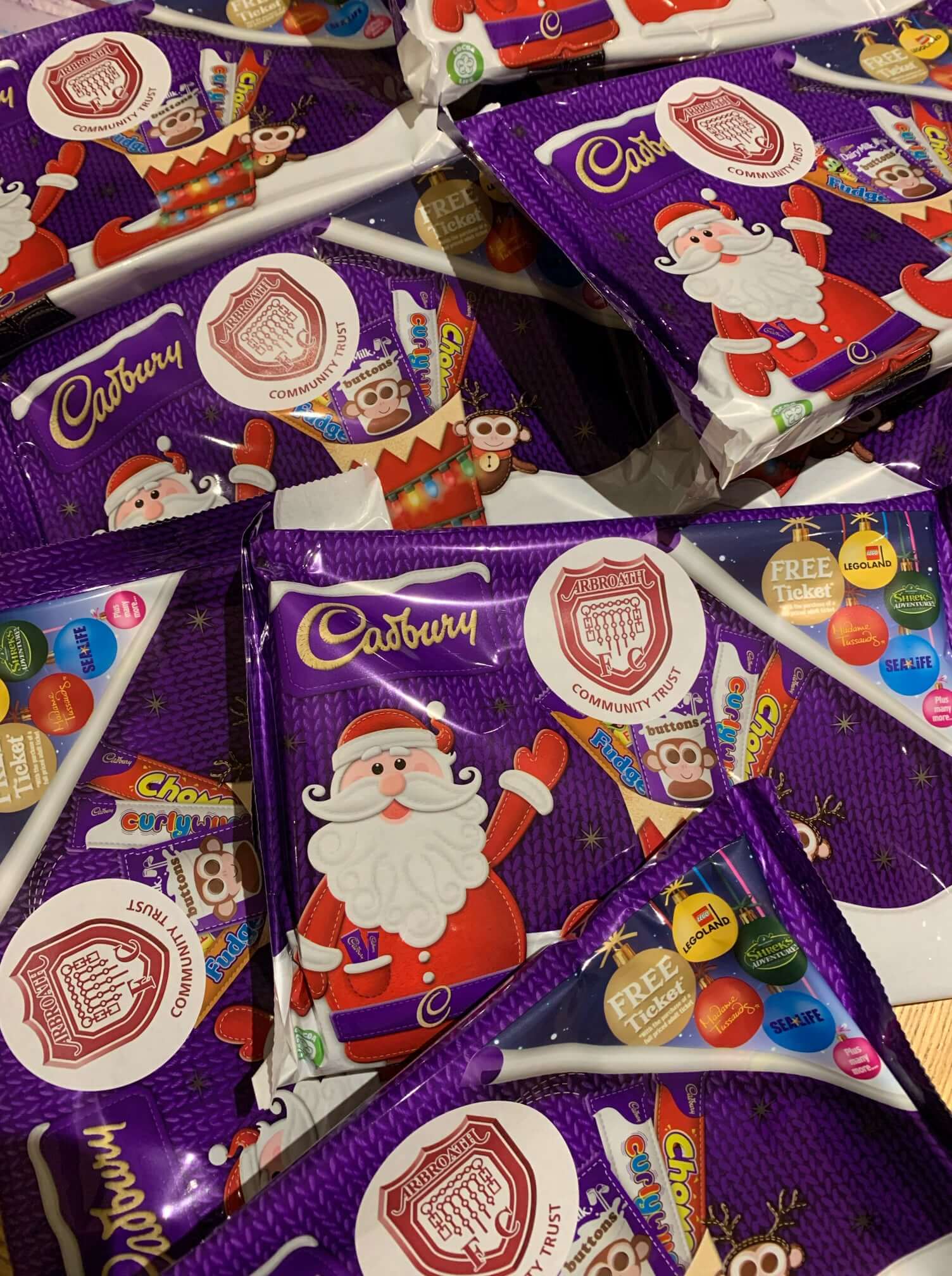 Tesco Christmas Selection Boxes Donation Arbroath FC